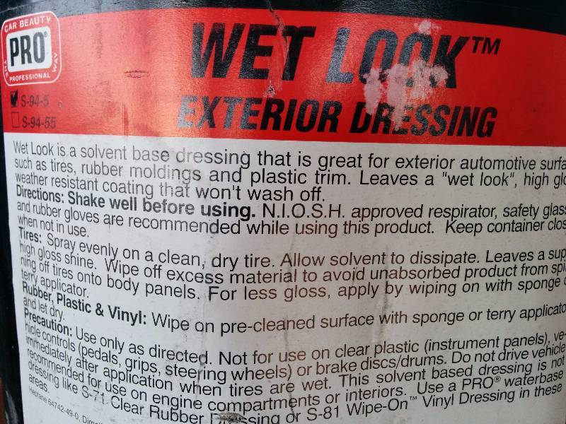 Wet Look tire and plastic dressing