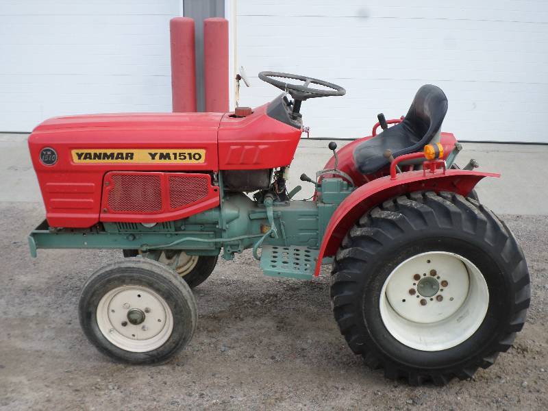 lot 6 image: Yanmar YM1510 Compact Tractor 3-Cyl...