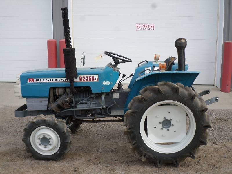lot 5 image: Mitsubishi D2350FD Tractor, 4x4, 4-...