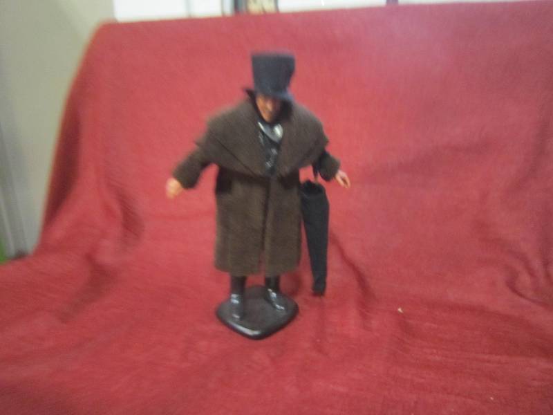Caroler with Top Hat