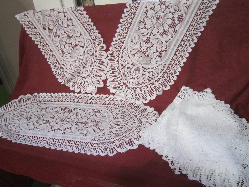 Lace Runners