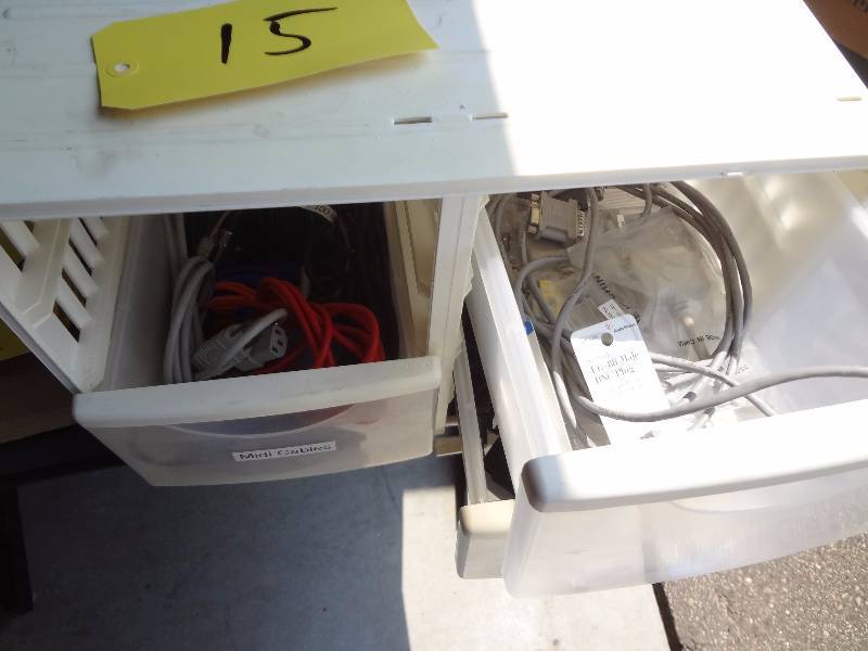 lot 15 image: Plastic Box