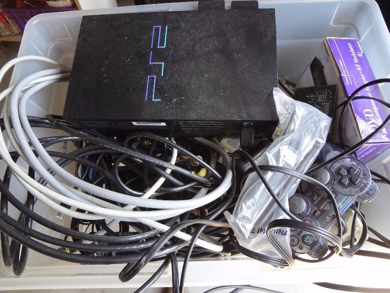 lot 21 image: Cables,Adapter,Play Station