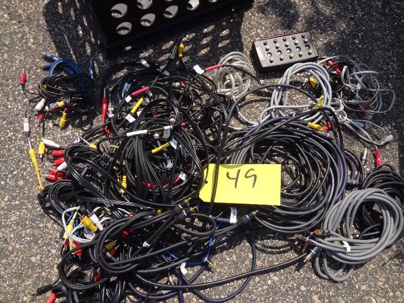 lot 49 image: Lot of CablesCordsAVs