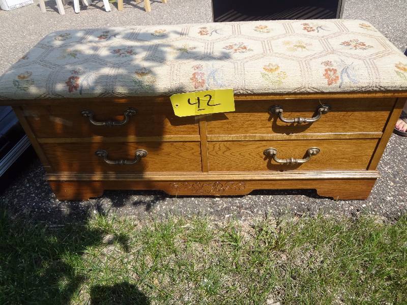lot 42 image: Lane Cedar Chest