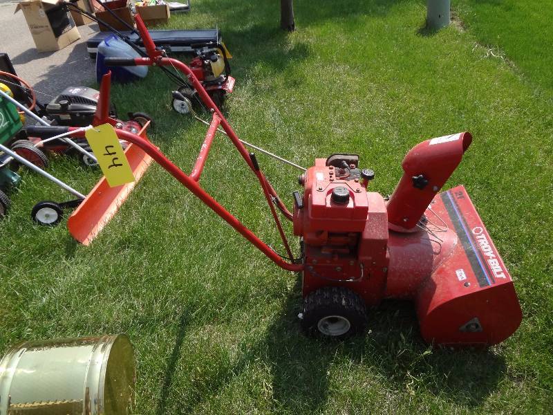 lot 44 image: Snoblower