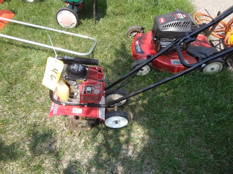 lot 46 image: Honda Tiller
