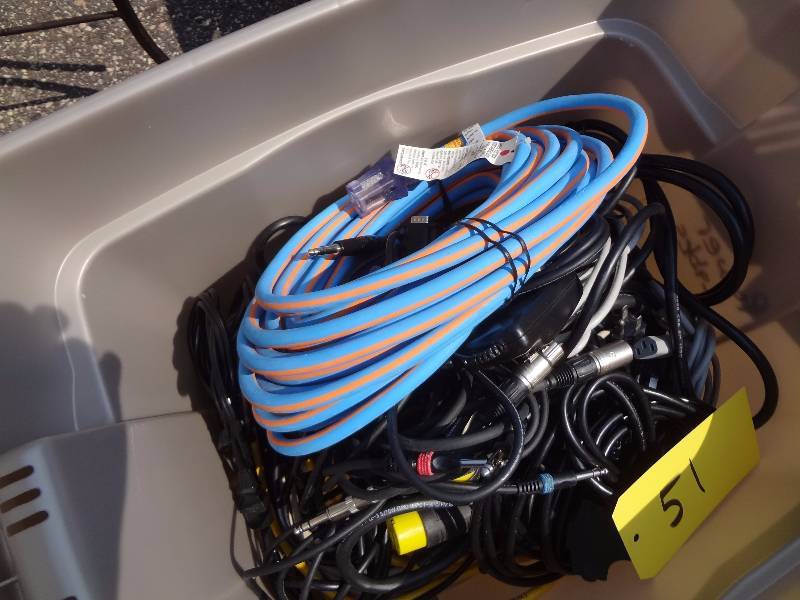 lot 51 image: Lot of Power Cables