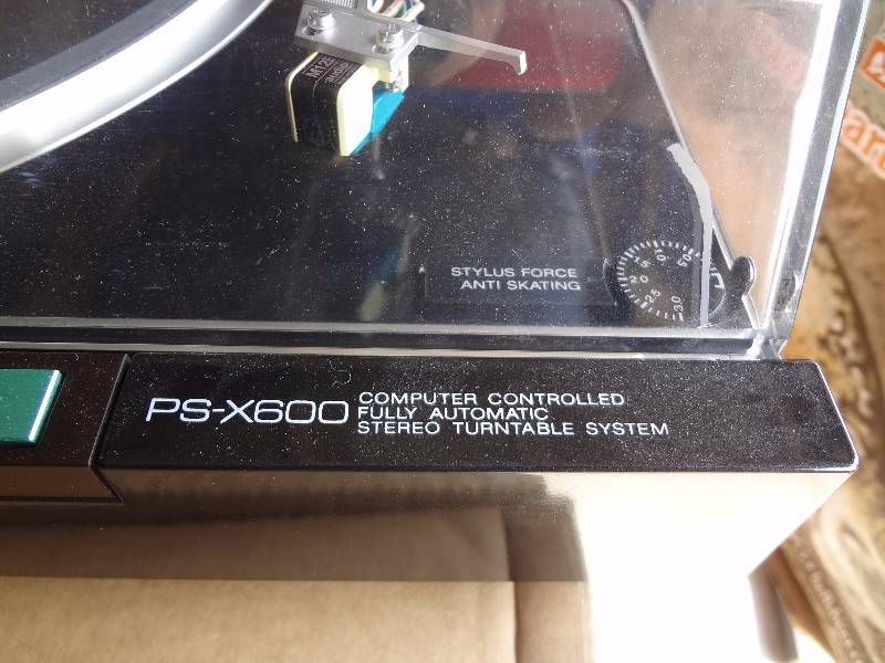 lot 52 image: Sony Turn Table