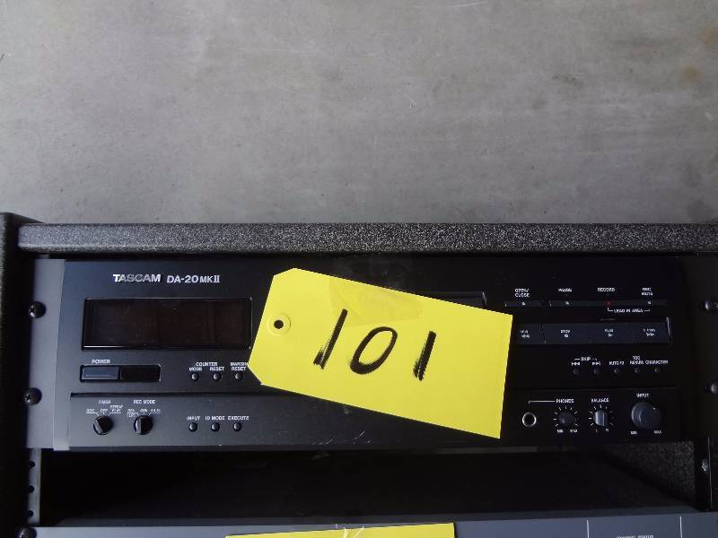 lot 101 image: Tacam IF-20MK II