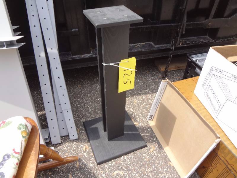 lot 125 image: Wooden Stand