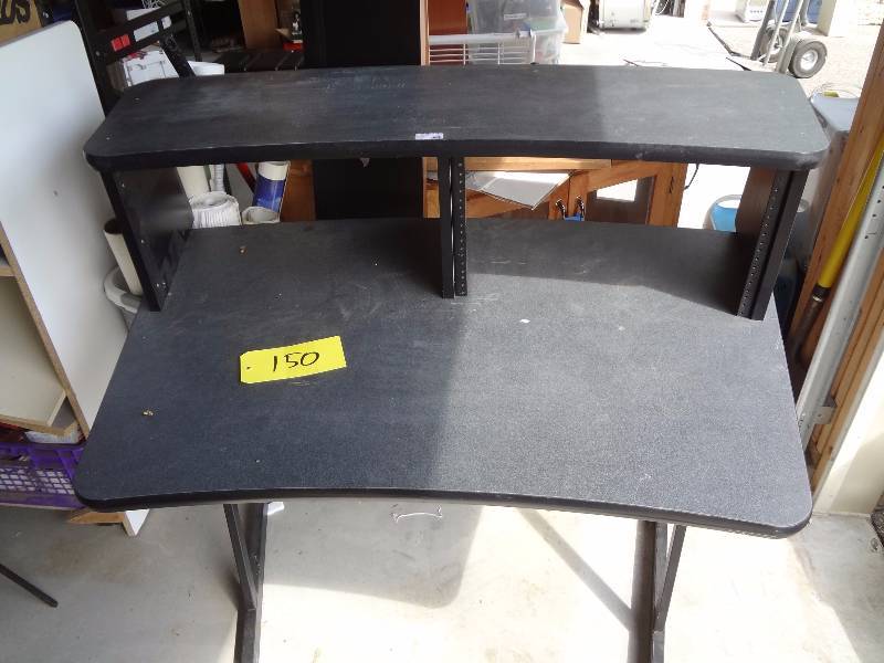 lot 150 image: Producers Desk