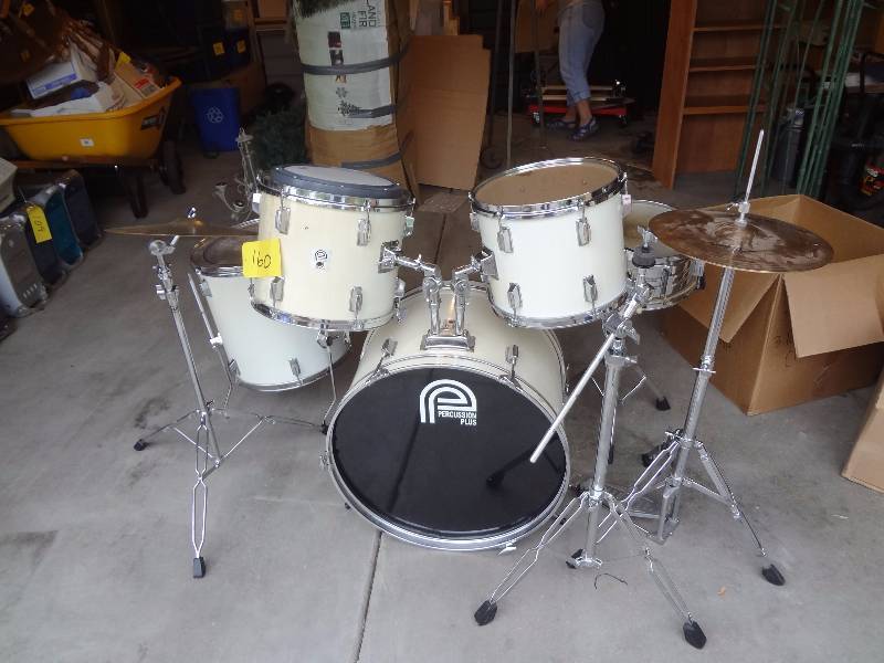 lot 160 image: Drum Set