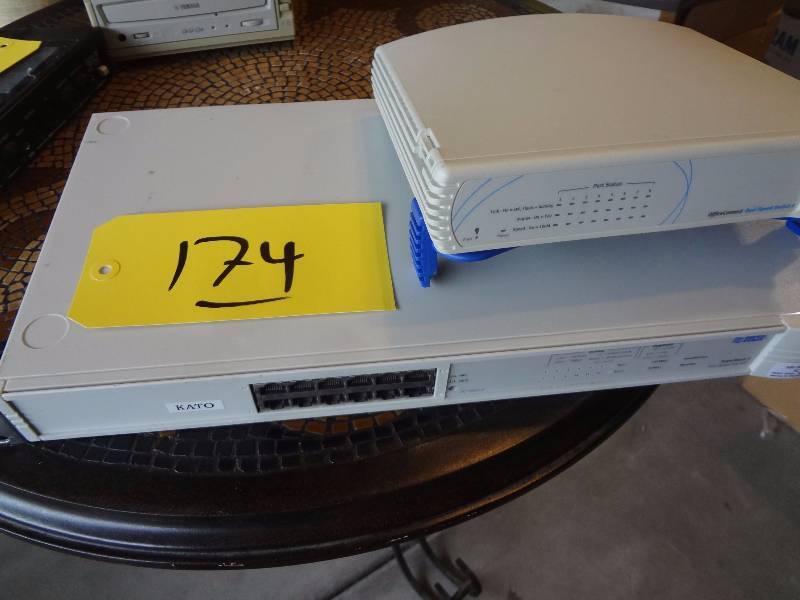 lot 174 image: 3 Com Switch and Superstack II