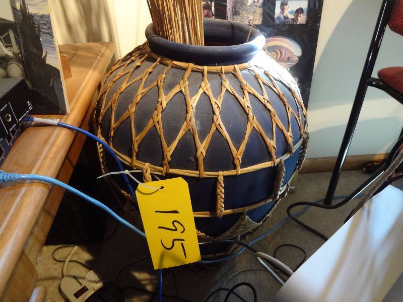 lot 195 image: Big Blue Pot