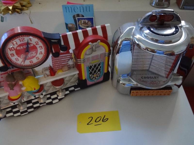lot 206 image: Retro Radio and Clock