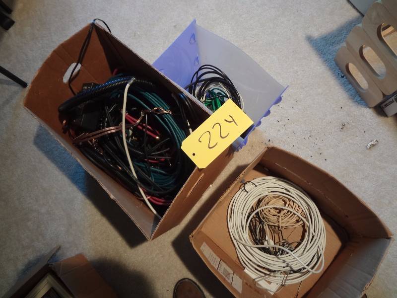 lot 224 image: Lot of Cables