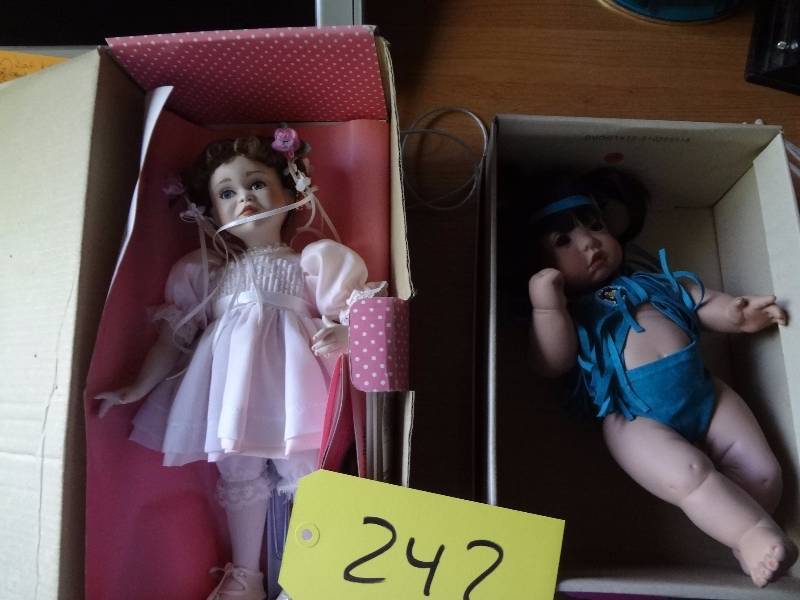 lot 242 image: Dolls