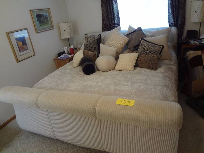 lot 259 image: California King Size Sleigh Bed