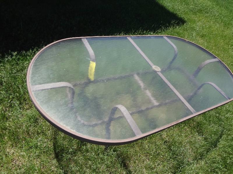 lot 269 image: Patio Table