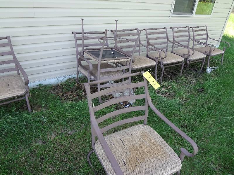lot 270 image: Patio Chairs