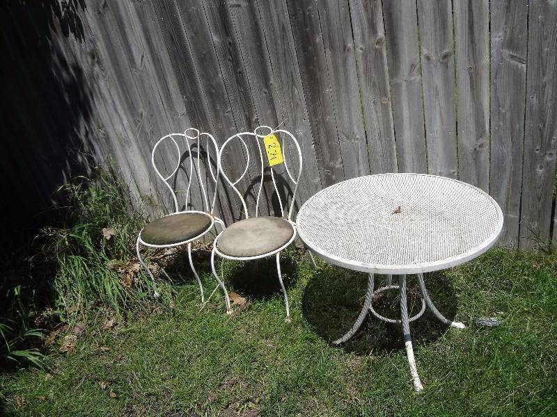 lot 271 image: Metal Cafe Set