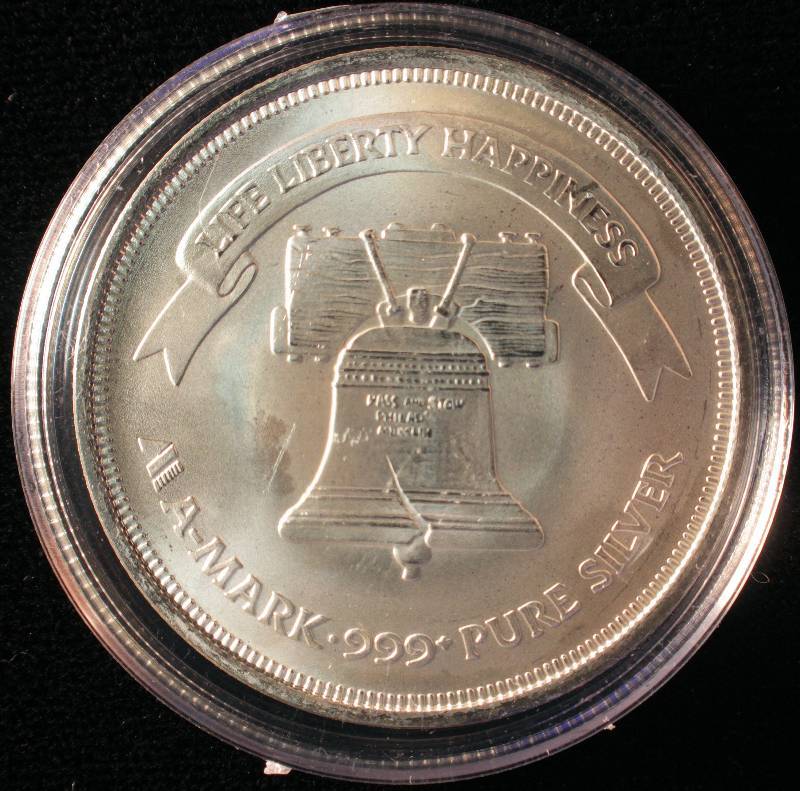 1 TROY Oz. .999 FINE SILVER ROUND LIBERTY DESIGN IN CAPSULE