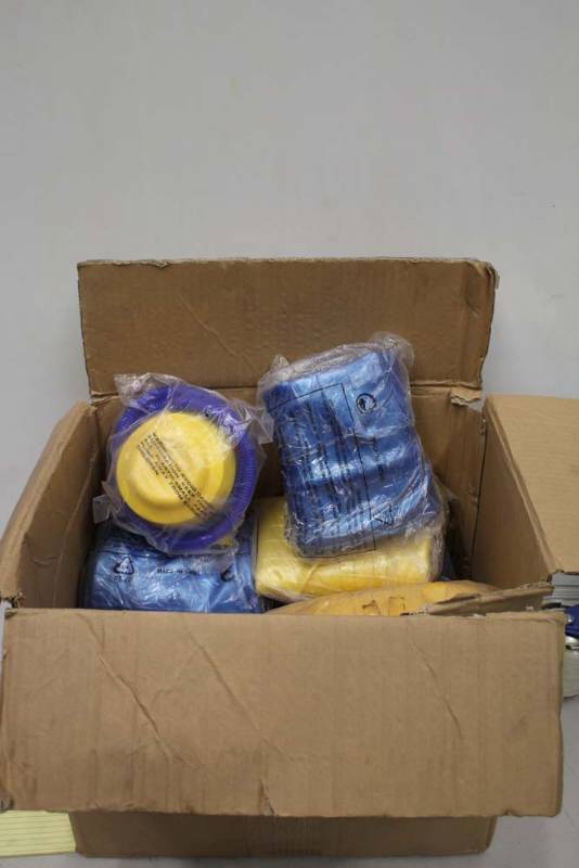 lot 78 image: OneTouch Yoga Balls with Pump - Lot of 7