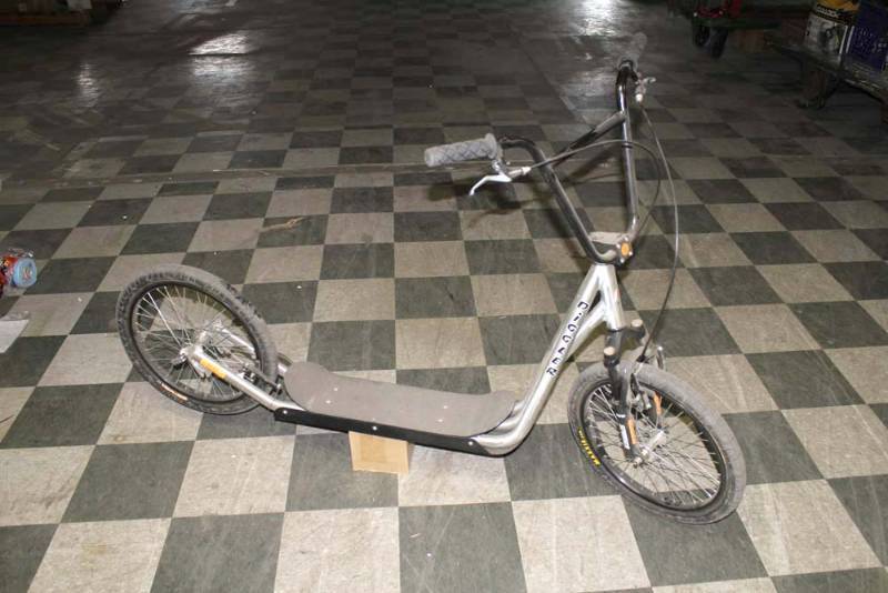 lot 107 image: Diggler Stand up Scooter 70