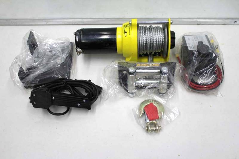lot 109 image: 3500lb Utility Winch