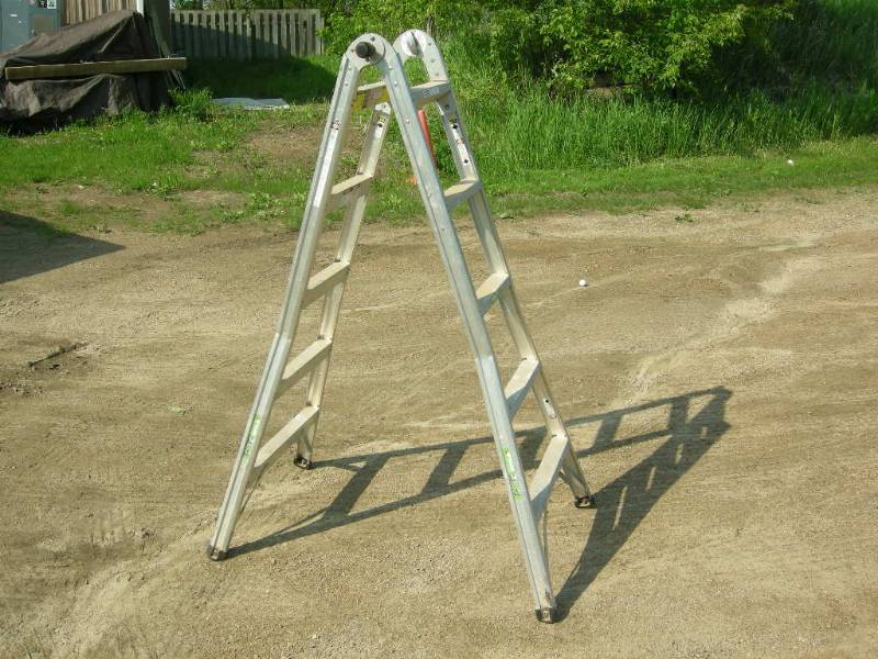 lot 3 image: 2-in-1 aluminum ladder