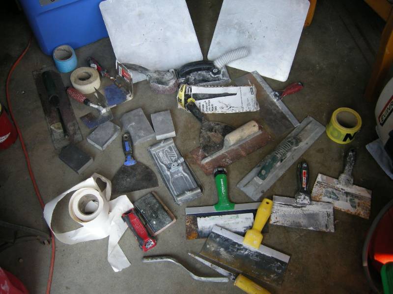 lot 11 image: Drywall finish tools