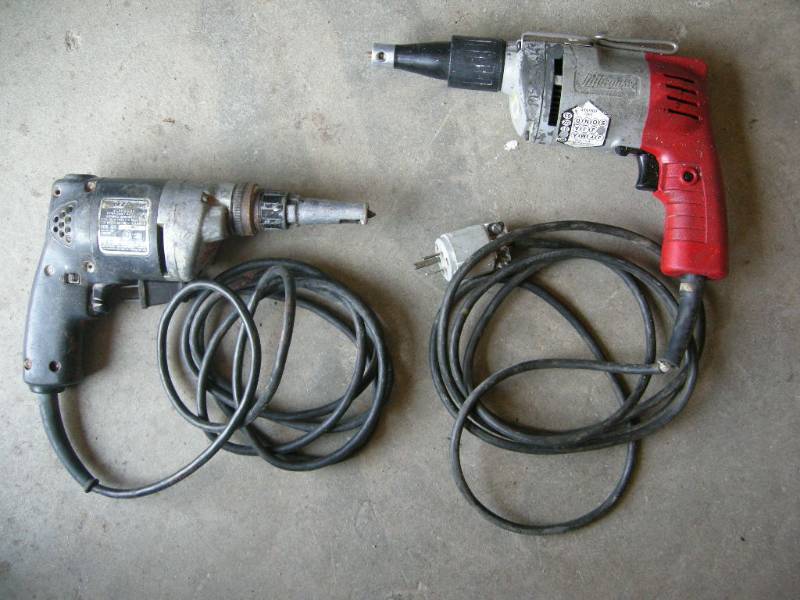 lot 17 image: 2 screw guns