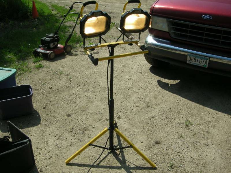 lot 21 image: Shop light
