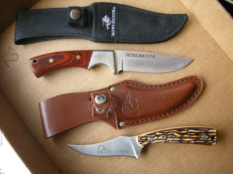 lot 28 image: Winchester and Ruko knives
