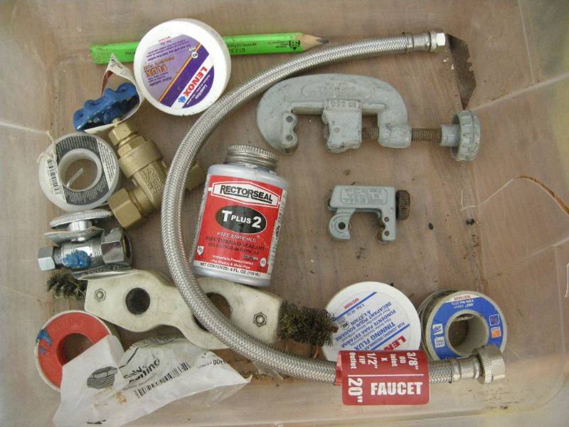 lot 34 image: Plumbing items