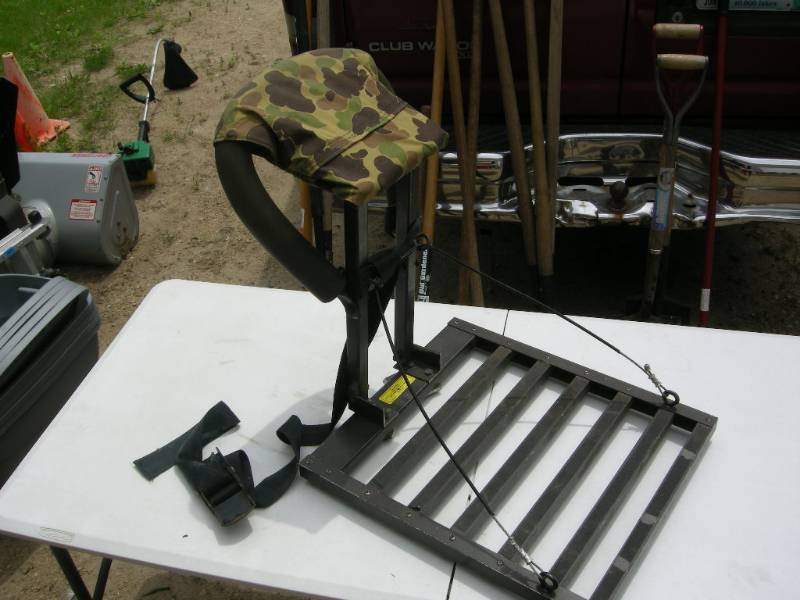 lot 46 image: Deer stand