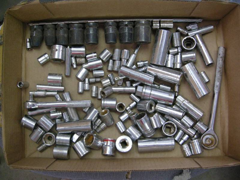 lot 48 image: Group sockets