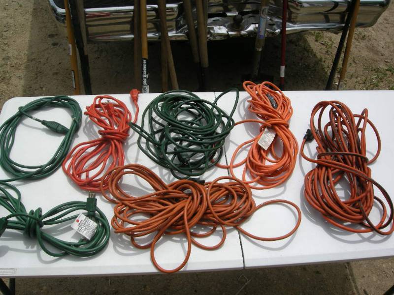 lot 50 image: Group (7) extension cords