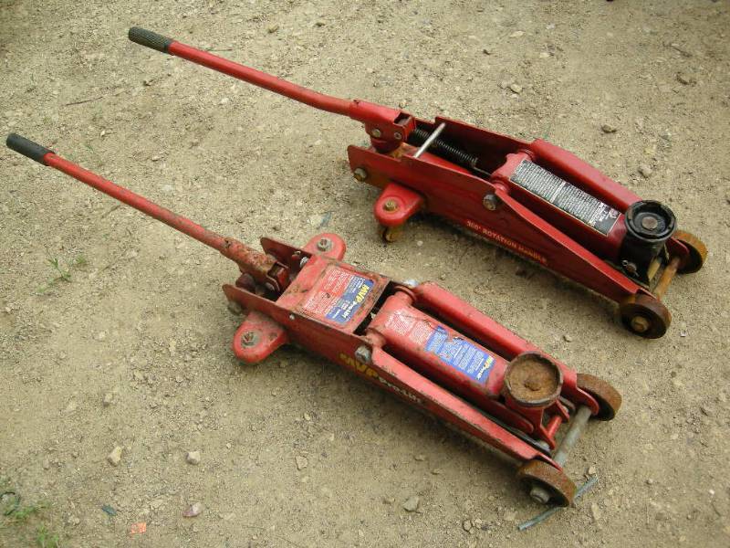 lot 69 image: 2 floor jacks