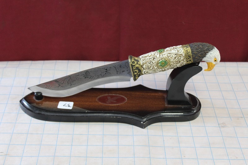 Eagle Knife with Display Stand