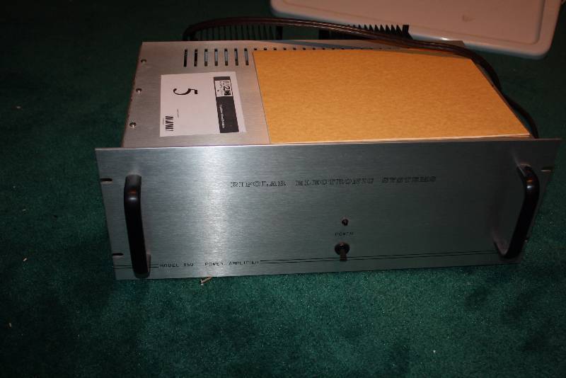 lot 5 image: Stereo Amplifier Model 850 Silver.