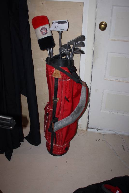 lot 22 image: Golf Set wGolf Bag Red Steel Clubs Includes Club Protector.