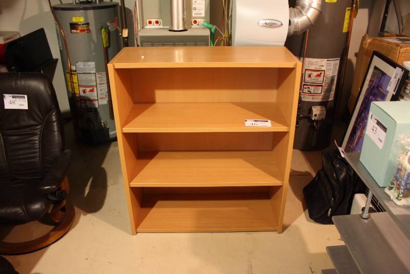 lot 46 image: Wooden Shelf w3 Shelves 16 x 37.5 x 43.