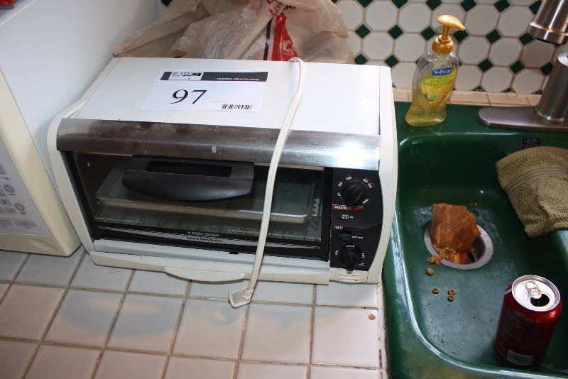 lot 97 image: Black & Decker Toast-R-Oven Broiler wCord & Pans.