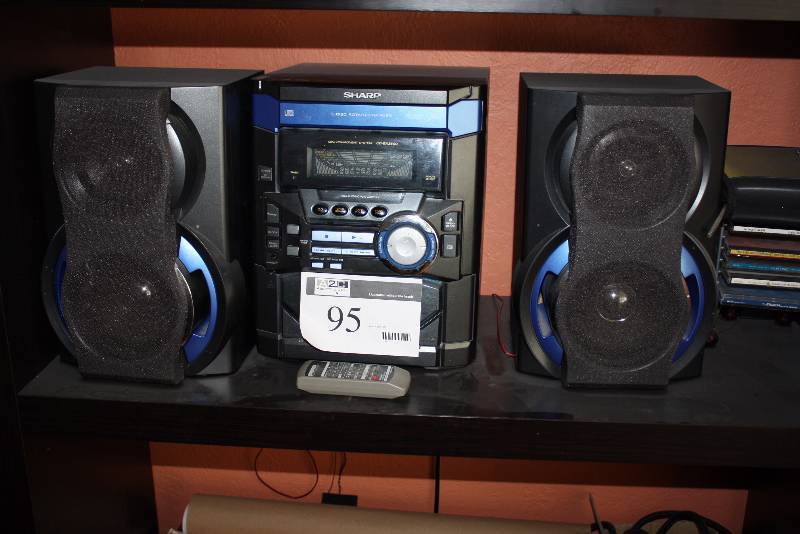 lot 95 image: Sharp 3-Disc Rotary Changer CD-RRW Playable CD-BA26000 Includes Speakers & Remote.