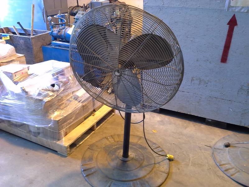 lot 15 image: Commercial Pedestal Fan