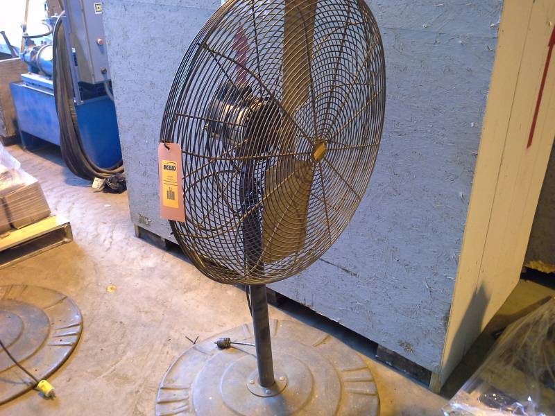 lot 13 image: Commercial Pedestal Fan