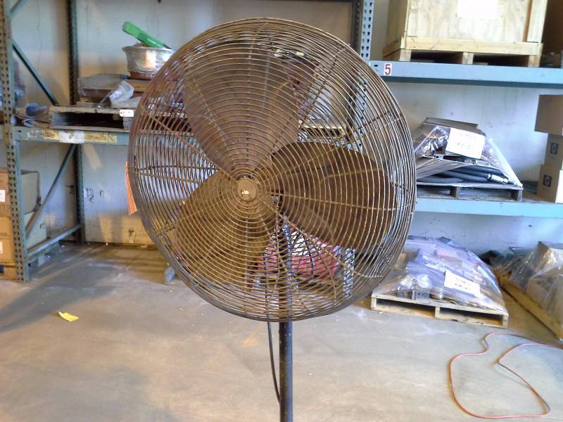 lot 14 image: Commercial Pedestal Fan