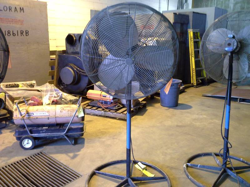 lot 12 image: Commercial Pedestal Fan